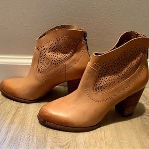 New Ugg Womens Leather boots